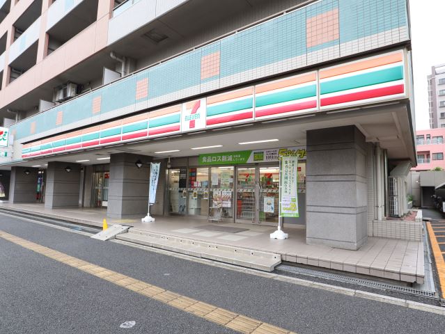 コンビニ　セブンイレブン（コンビニ）まで220m