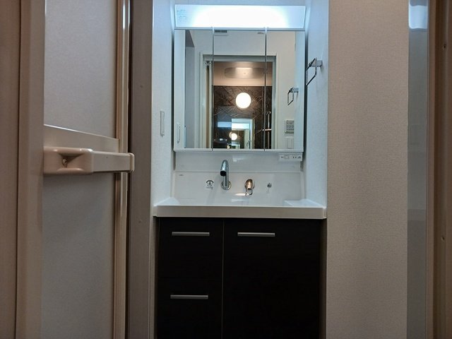 洗面設備　スペースが確保できる洗面所です