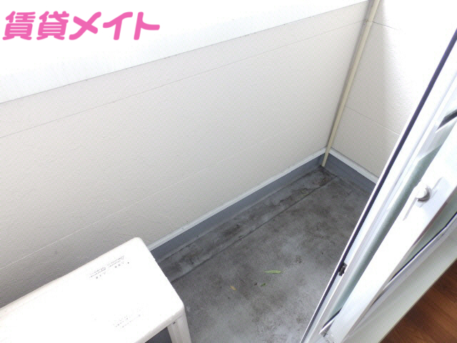バルコニー　同物件別室画像