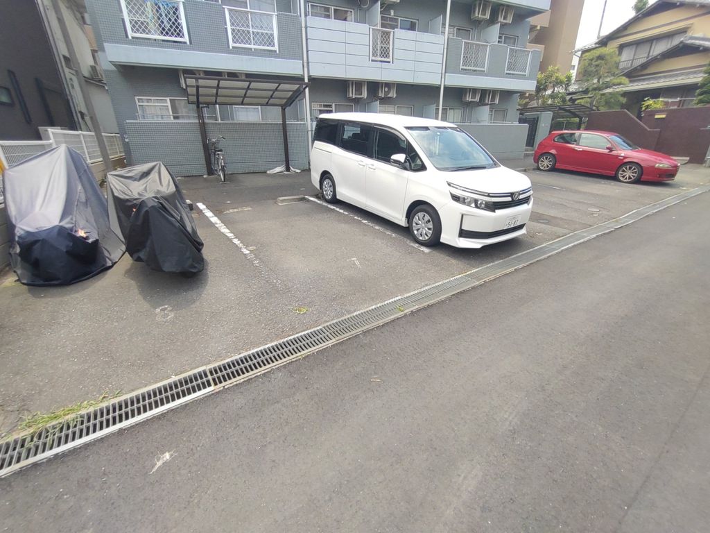 駐車場　駐車場