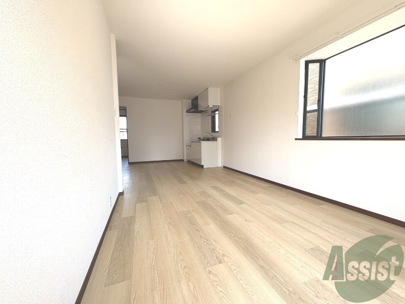 居室・リビング　１４帖のリビングです。お部屋を広く使えます。