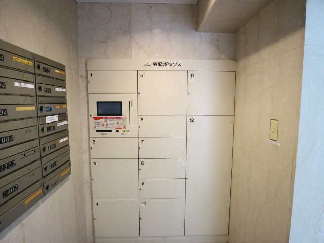 エントランス　宅配BOX