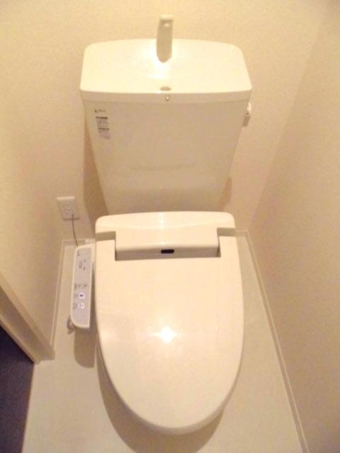 トイレ　温水洗浄暖房便座