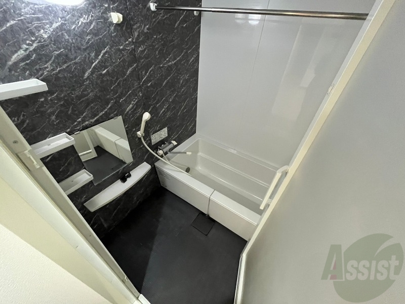 バス・シャワールーム　お風呂になります。一日の疲れを癒してくださいね。