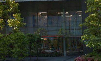 郵便局　港港南郵便局（郵便局）まで405m