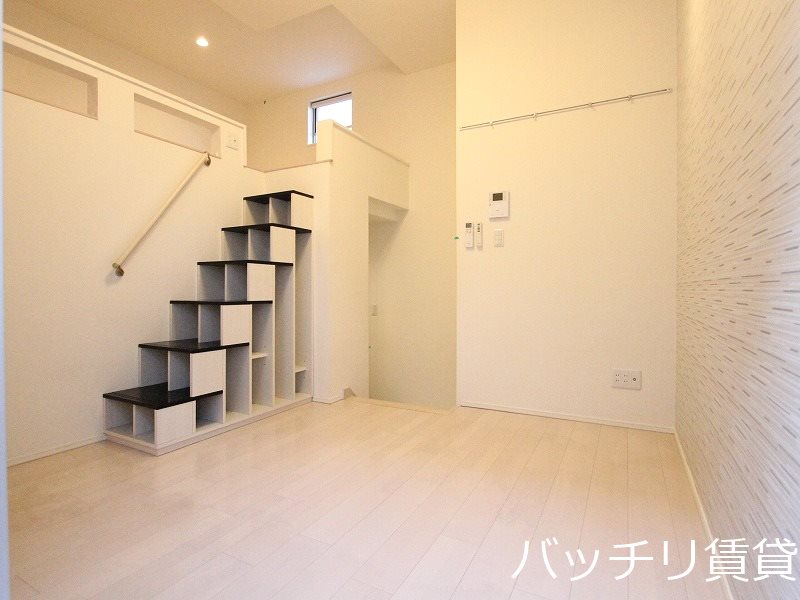 居室・リビング　同型タイプの為、現状を優先致します。