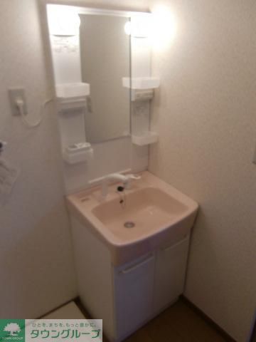 洗面設備　大きめの洗面台