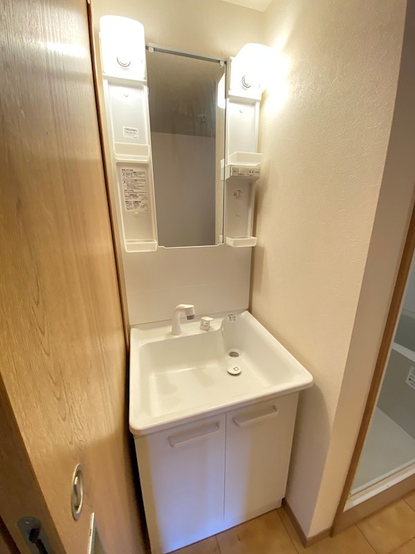 洗面設備　※同棟同型内観写真、現状優先となります。