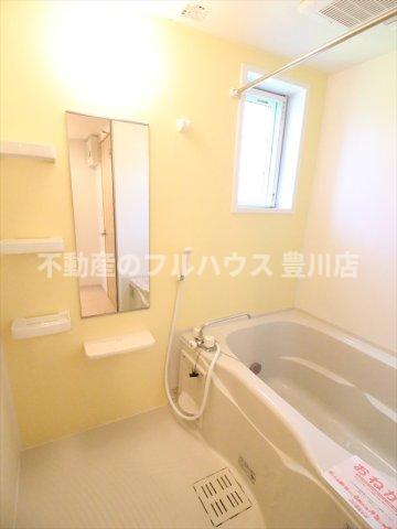 バス・シャワールーム　写真は反転タイプ別室