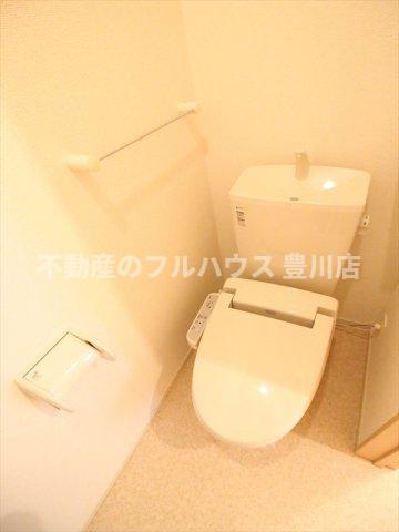 トイレ　写真は反転タイプ別室