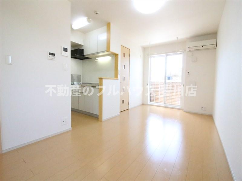 居室・リビング　写真は反転タイプ別室