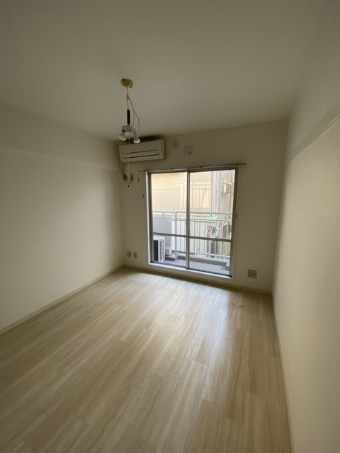 居室・リビング　人気のホワイトカラーのお部屋です。