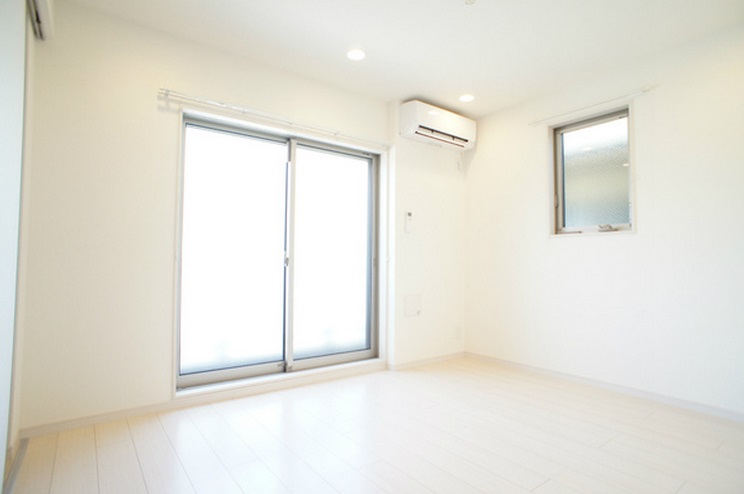 居室・リビング　「角部屋・二面窓」