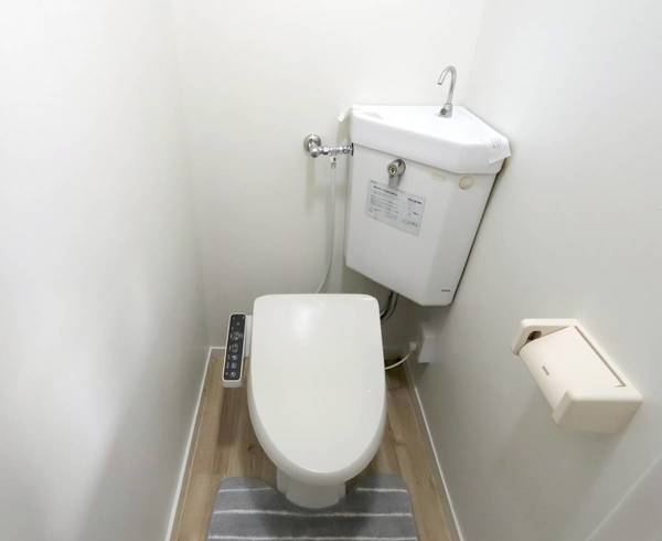 トイレ　モデルルームの写真です