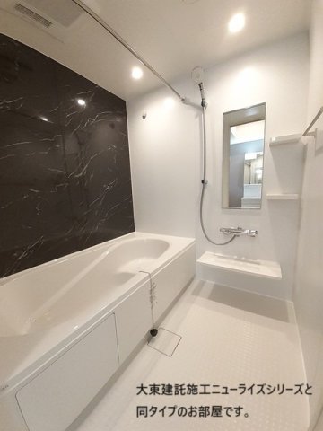 バス・シャワールーム　コンパクトで使いやすいお風呂です