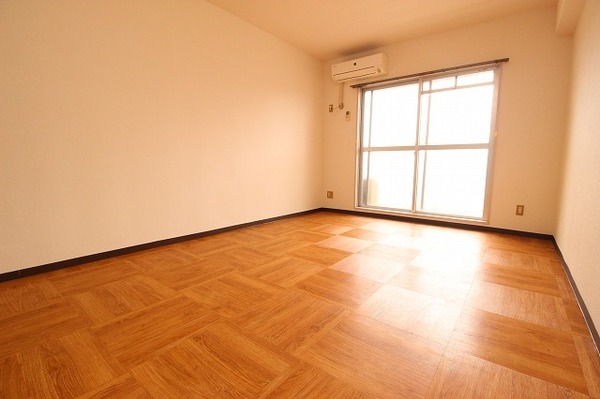 居室・リビング　※現況を優先します。