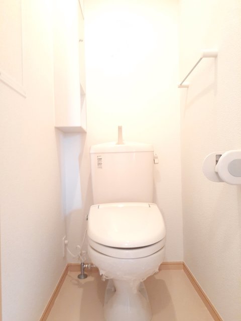 トイレ　温水洗浄便座つき！