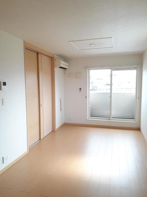 居室・リビング　１１．３帖の広めリビング♪