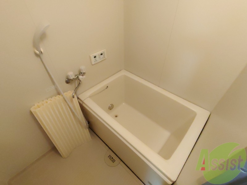 バス・シャワールーム　浴室は綺麗で追い焚きも付いて気持ちよくお過ごしいただけます。