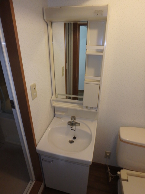 洗面設備　朝の身支度に欠かせない独立洗面所。