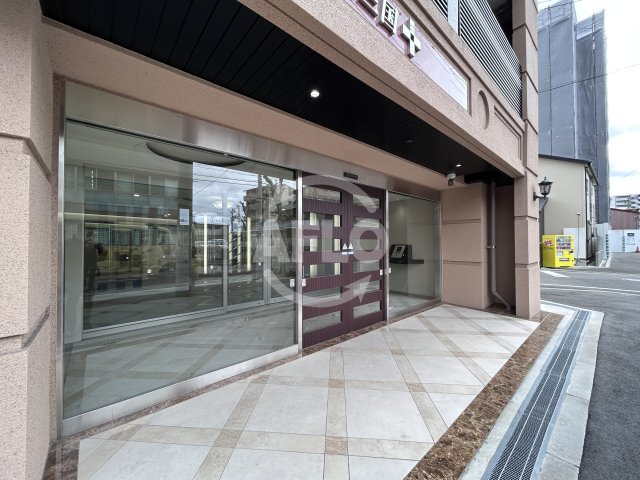 エントランス　Luxe東三国+　エントランス