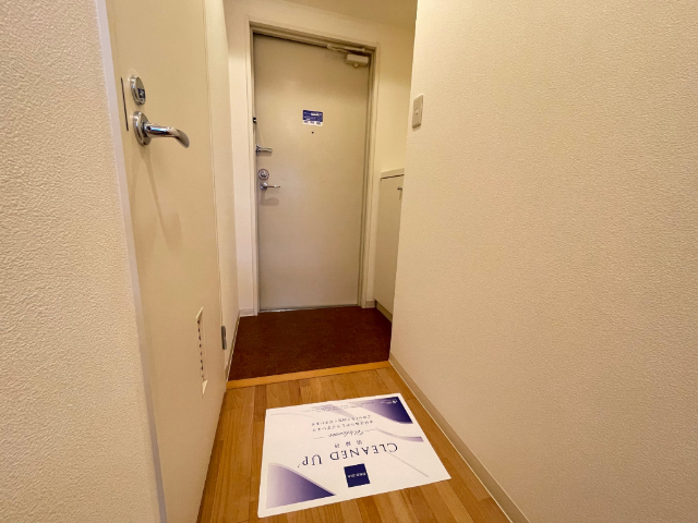 玄関　※他号室の写真を利用しています
