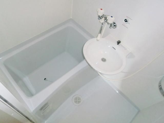 バス・シャワールーム　★バストイレ別なのでゆったり入れます★