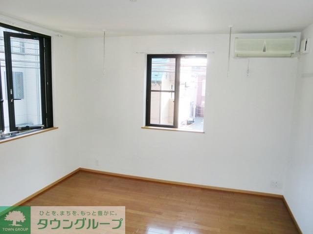 その他部屋・スペース　★2面採光で明るい洋室になっています★