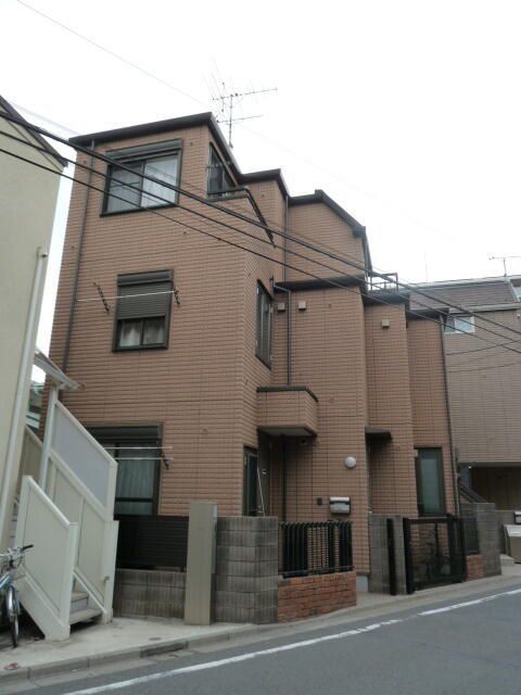建物外観　★防犯シャッターも付いています★