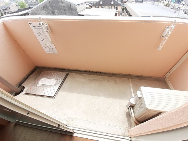 バルコニー　お洗濯にも便利なバルコニー付き