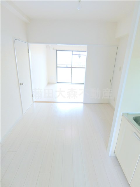 居室・リビング　DK6.8帖のダイニングキッチン