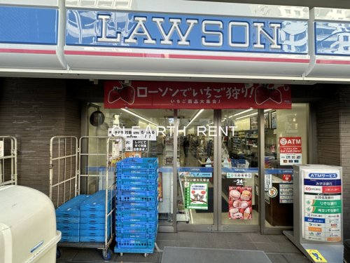 コンビニ　ローソン 新大久保店（コンビニ）まで493m