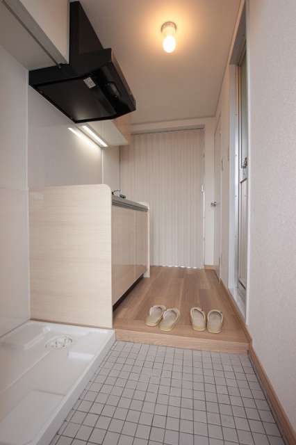 玄関　同物件別部屋写真