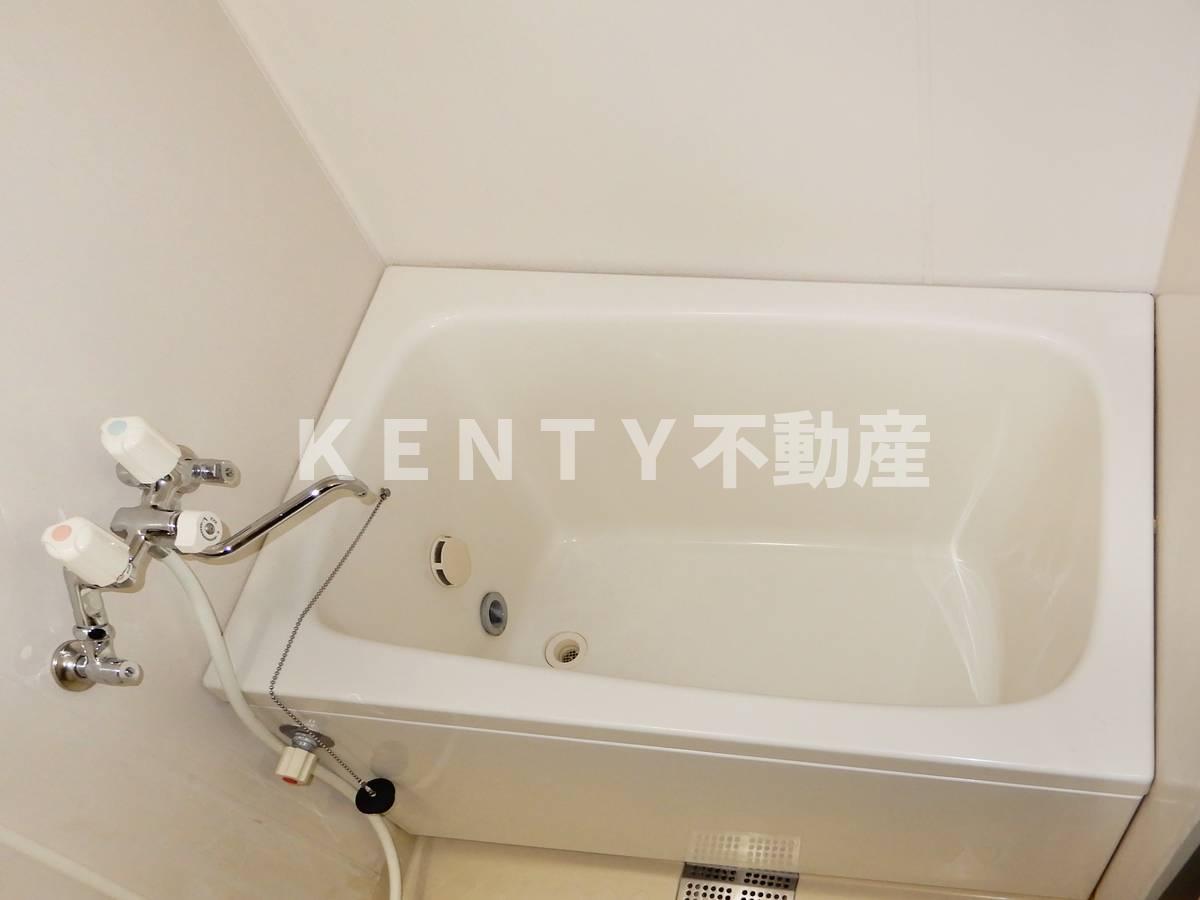 バス・シャワールーム　コンパクトで使いやすいお風呂です