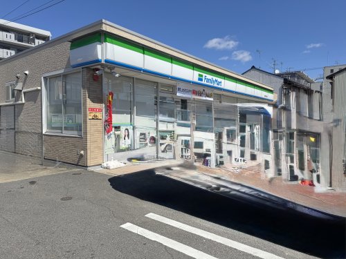 コンビニ　ファミリーマート甚目寺桜田店（コンビニ）まで594m