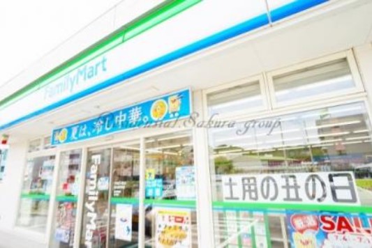 コンビニ　ファミリーマート 松山釜利谷店（コンビニ）まで636m