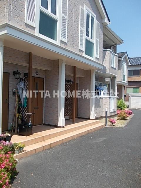 エントランス　南向き角部屋のお部屋に空き予定！