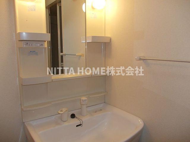 洗面設備　シャワー付きの洗面化粧台もあります♪