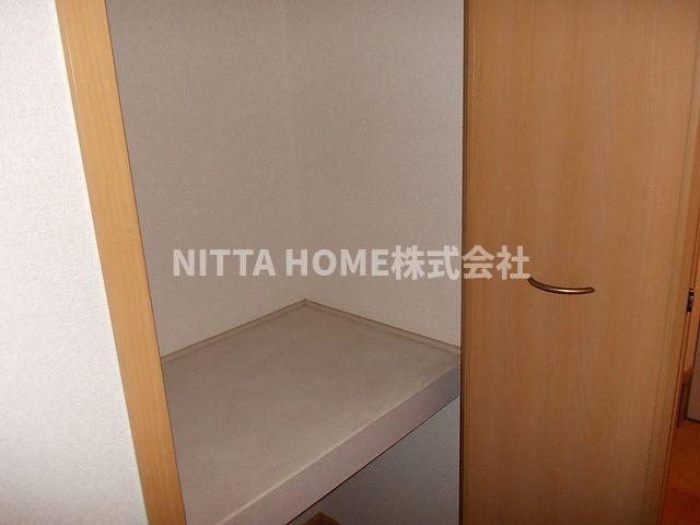 その他部屋・スペース　ホールに付いている物入です♪