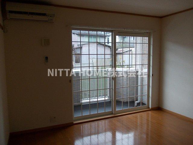 居室・リビング　全室フローリングの室内です♪