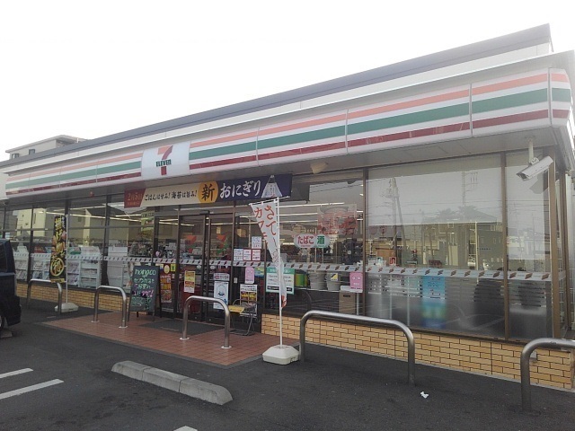 コンビニ　セブンイレブン（コンビニ）まで150m