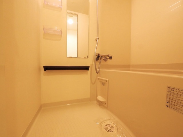 バス・シャワールーム　コンパクトで使いやすいお風呂です