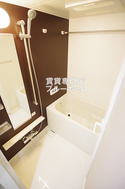 バス・シャワールーム　浴室乾燥機・追い炊き機能付きのお風呂です！
