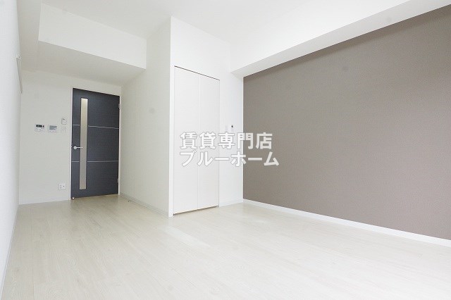 居室・リビング　9.3帖の広い洋室です！