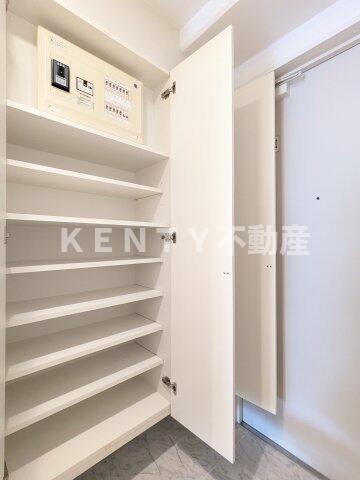 玄関　収納もある玄関です