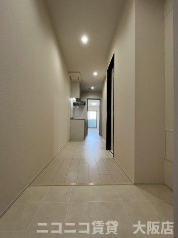 玄関　モデルルームイメージのため、現況を優先いたします。