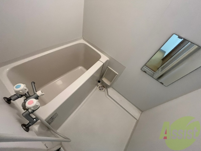 バス・シャワールーム　お風呂になります。一日の疲れを癒してくださいね。