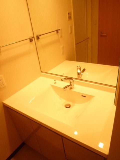 洗面設備　大きなドレッサー