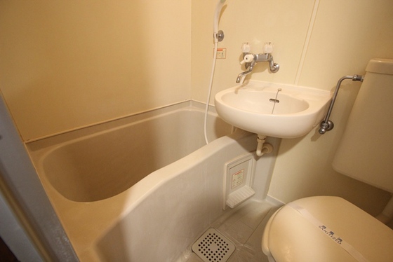 バス・シャワールーム　※別部屋の写真です