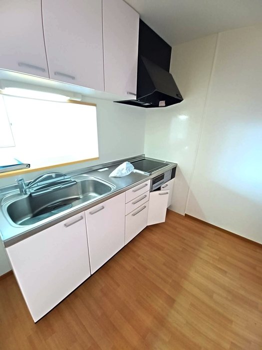 キッチン　同タイプ部屋画像（反転）